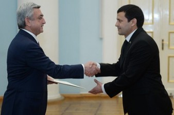 Посол Туркменистана вручил верительные грамоты президенту Армении