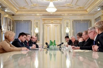 Порошенко: Украине нужна поддержка миротворческой миссии под эгидой ООН