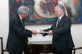 The newly-appointed Ambassador of Ireland handed over copies of credentials to the Foreign Minister of Armenia