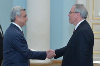 Newly-appointed Ambassador  of Ireland handed over his credentials to President Serzh Sargsyan