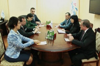 Посол США в Армении встретился с председателем партии «Процветающая Армения»