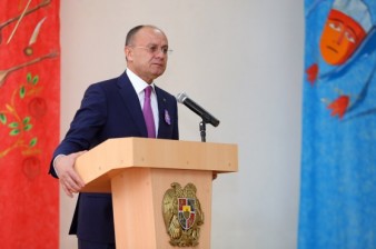 Министр обороны Армении присутствовал на открытом уроке, посвященном 100-й годовщине Геноцида армян