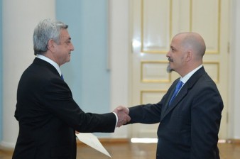 Argentina’s newly-appointed ambassador to Armenia presents his credentials to President