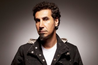 SOAD lead vocalist Serj Tankian arrives in Armenia