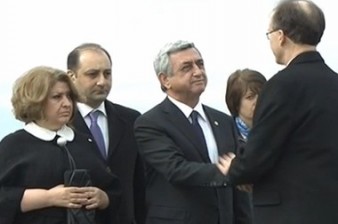 Президент Армении в мемориальном комплексе «Цицернакаберд»