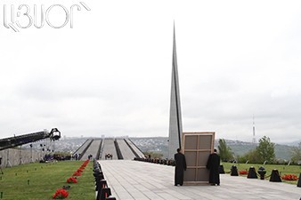 Ведущие мировые телеканалы ведут прямую трансляцию церемонии из мемориального комплекса «Цицернакаберд»