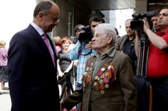 Министр обороны Армении вручил ведомственные медали ветеранам-врачам ВОВ