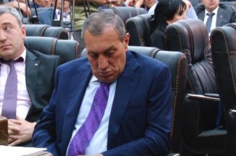 «Аравот»: Губернатор Сюника пришел в парламент, чтобы поспать