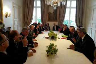 Президент НКР Бако Саакян встретился с группой сенаторов Франции