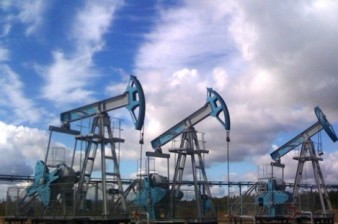 Нефть дорожает из-за снижения ее запасов в США