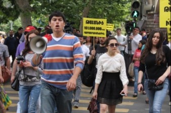 Молодежное движение АРФД протестует против повышения цен на электроэнергию