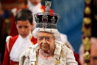 Queen Elizabeth II pledges UK pressure on Russia over Ukraine