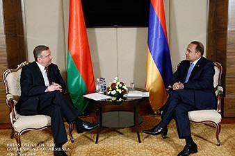 Armenian, Belarusian PMs discuss economic cooperation