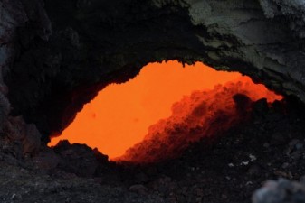 В Японии началось извержение вулкана Кутиноэрабу