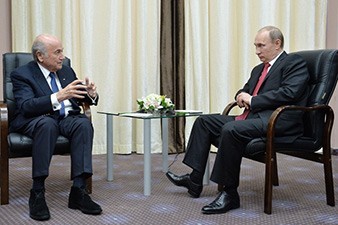 Путин поздравил Блаттера с переизбранием главой ФИФА
