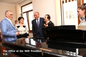 Президент НКР посетил отремонтированный музыкальный колледж Степанакерта