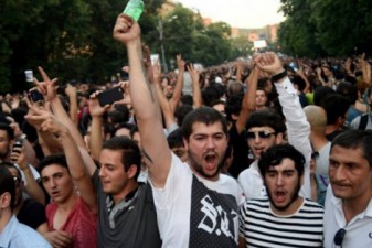 Armenia police vow to stay put as long as protests remain peaceful. RT