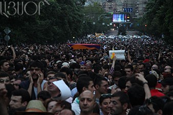 Г.Саноян: В различных частях Еревана продолжаются акции гражданского неповиновения
