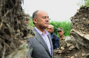Глава Минобороны Армении посетил нахичеванский участок границы