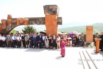 Президент НКР посетил Степанакертский мемориальный комплекс
