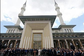 Turkey's Erdogan opens "public" mosque in his presidential palace