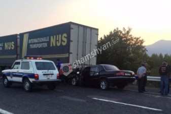 Սևան-Երևան ճանապարհին մարդատար մեքենան բախվել է բեռնատարին