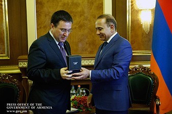 Премьер-министр Армении попрощался с главой делегации ЕС Траяном Христеа