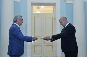 Посол Белоруссии вручил верительные грамоты президенту Армении