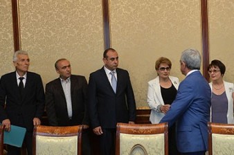 Президент Армении встретился с членами Реорганизованной социал-демократической партии