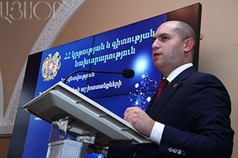 Министр образования и науки Армении поздравил учащихся с Днем знаний