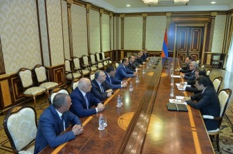Президент Армении продолжает встречи в рамках процесса конституционных преобразований