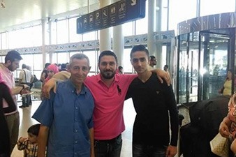 Освобожденные после похищения в Алеппо Чапаряны прибыли в Ереван
