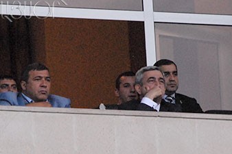 Նախագահ Սերժ Սարգսյանը դիտել է Հայաստան-Ալբանիա ֆուտբոլային խաղը