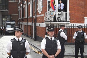 Полиция Лондона прекратила открыто караулить Ассанжа