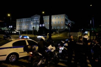 В центре Афин неподалеку от дворца греческого парламента взорвалась бомба – Reuters