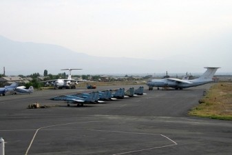 Летчики авиабазы "Эребуни" в Армении осваивают методику полетов ночью в Ростовской области