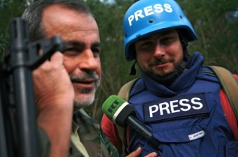 Трое российских журналистов попали под обстрел в Сирии