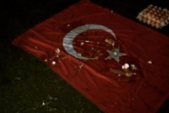 Жители Ульяновска сорвали турецкий флаг с офиса пивзавода Efes