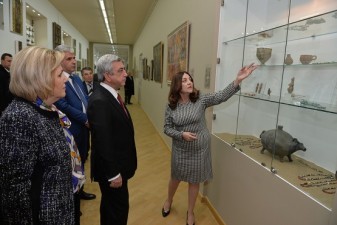 Президент Армении посетил Музей литературы и искусства Чаренца