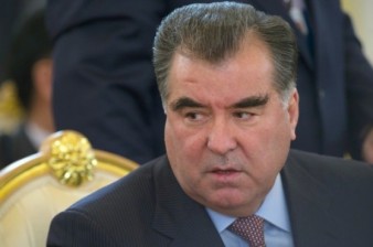 КС Таджикистана одобрил участие Рахмона в выборах 2020 года