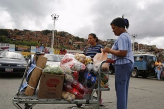 В Венесуэле магазины переходят на сокращенный график работы