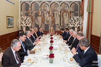 Глава МИД Армении встретился с послами ЕС