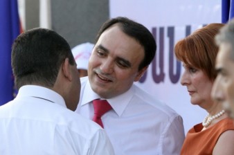 «Грапарак»: Ряд членов партии «Наследие» присоединились к «Армянскому возрождению»
