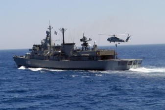 Вертолет ВМС Греции пропал во время учений в Эгейском море