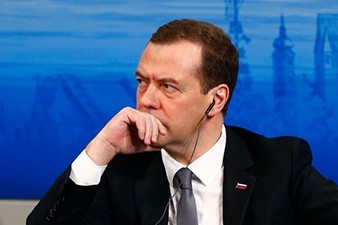 Медведев: Миру нужно сотрудничество, а не "третья мировая встряска"