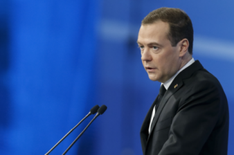 Медведев: Россия и Запад скатились к новой "холодной войне"