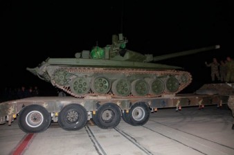 Выигранный на танковом биатлоне танк Т-90 доставлен в Армению