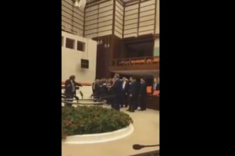 Турецкие депутаты устроили драку на заседании конституционной комиссии
