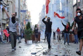 Полиция Стамбула жестко разогнала акцию 1 мая и задержала более 200 человек