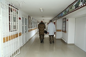 В военном госпитале Степанакерта скончался раненный военнослужащий